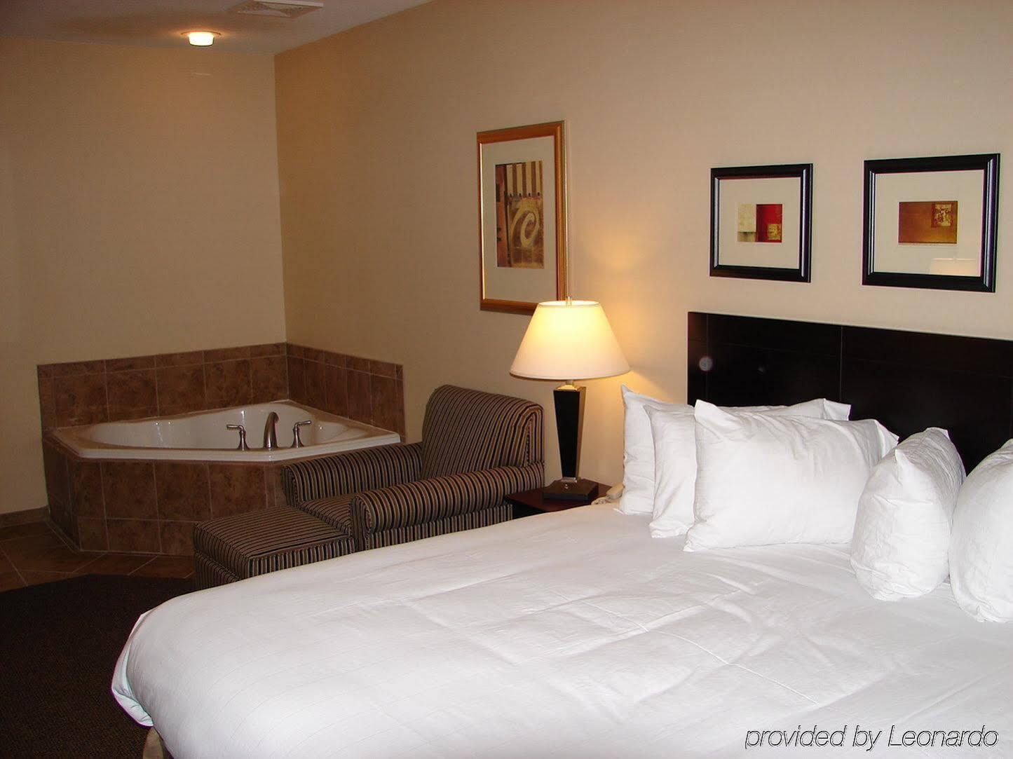 Holiday Inn Express Hotel & Suites Fort Collins By Ihg Exterior foto